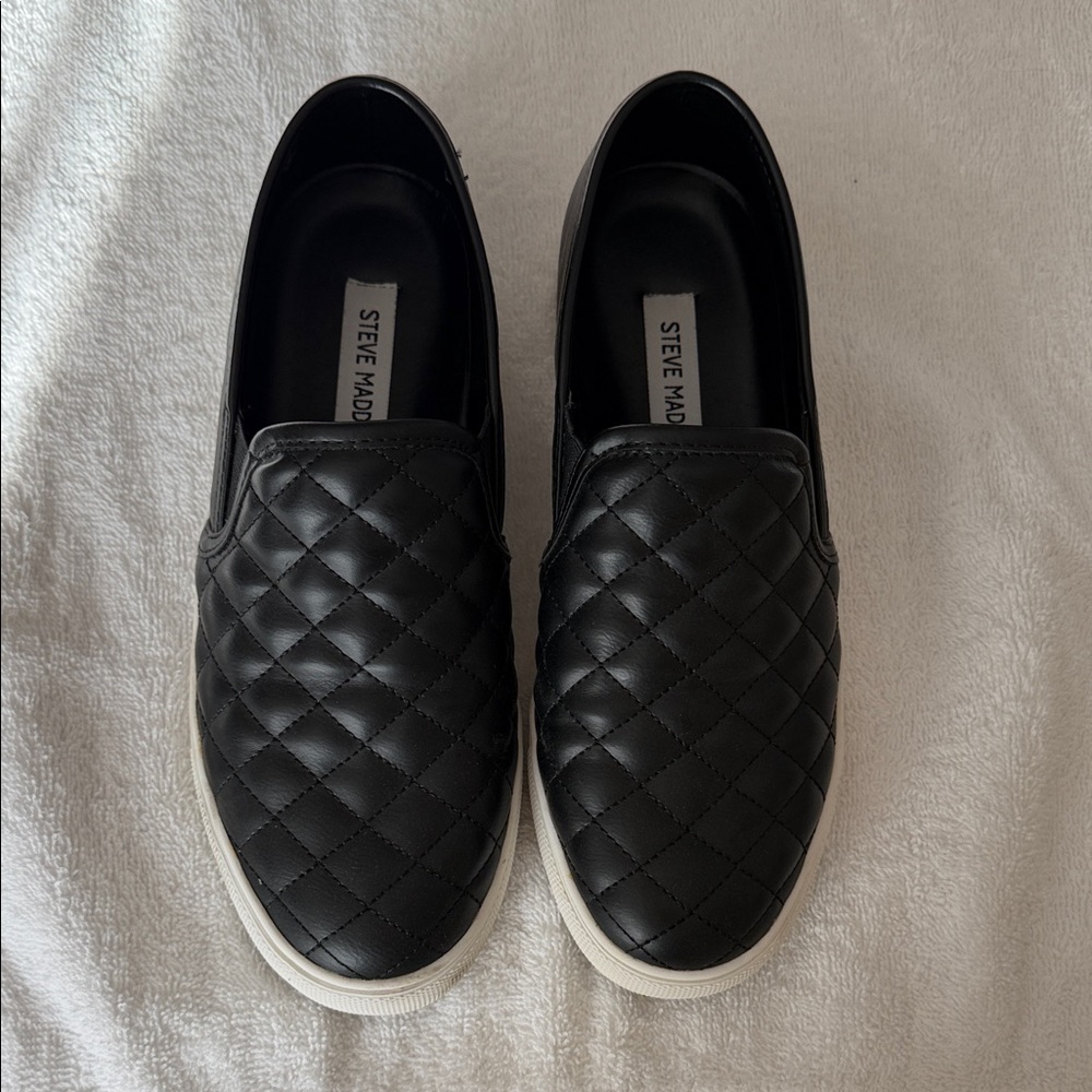 Steve Madden Black Quilted Loafers